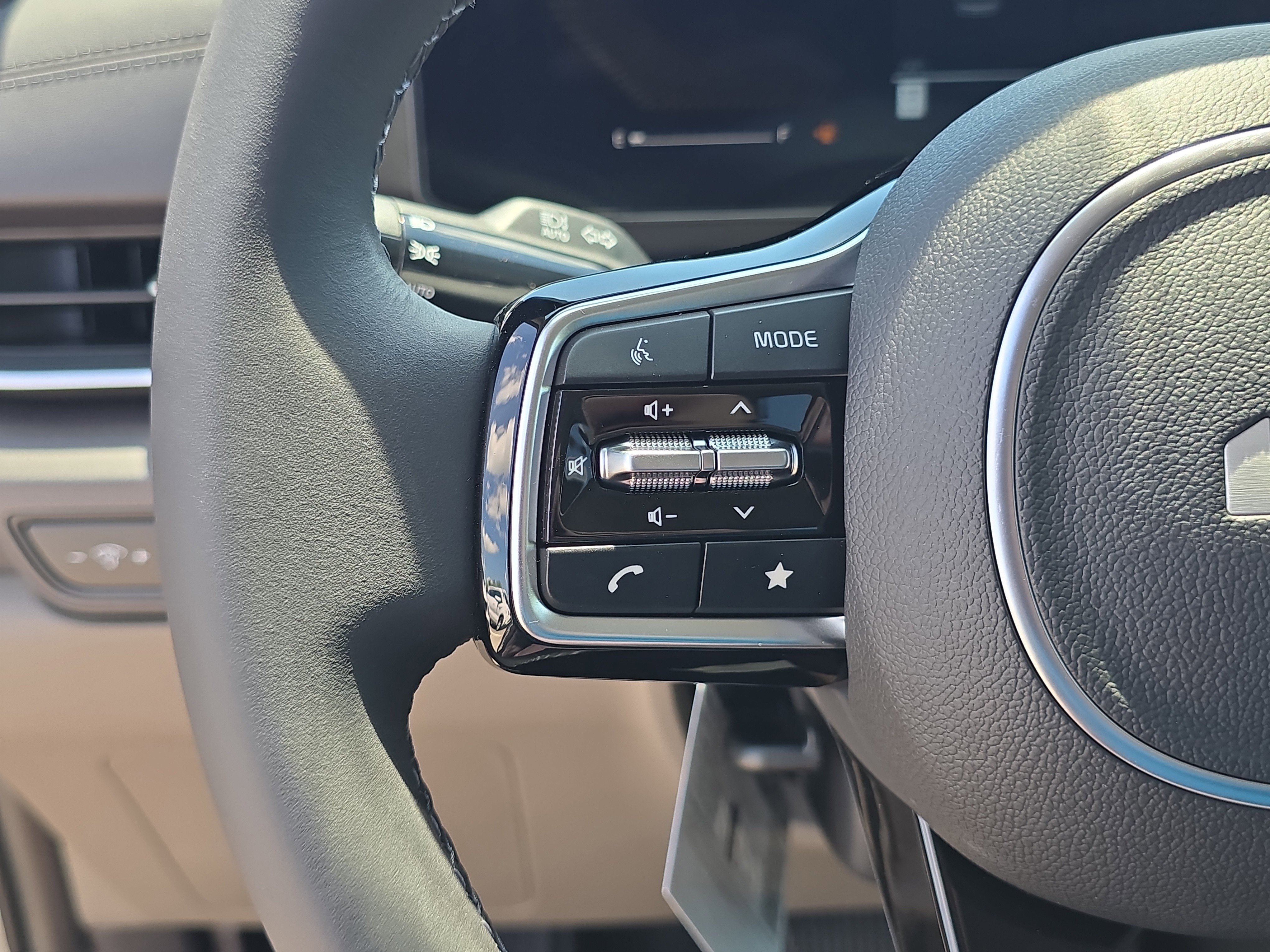 New 2026 Ivory Silver Kia EX image 32