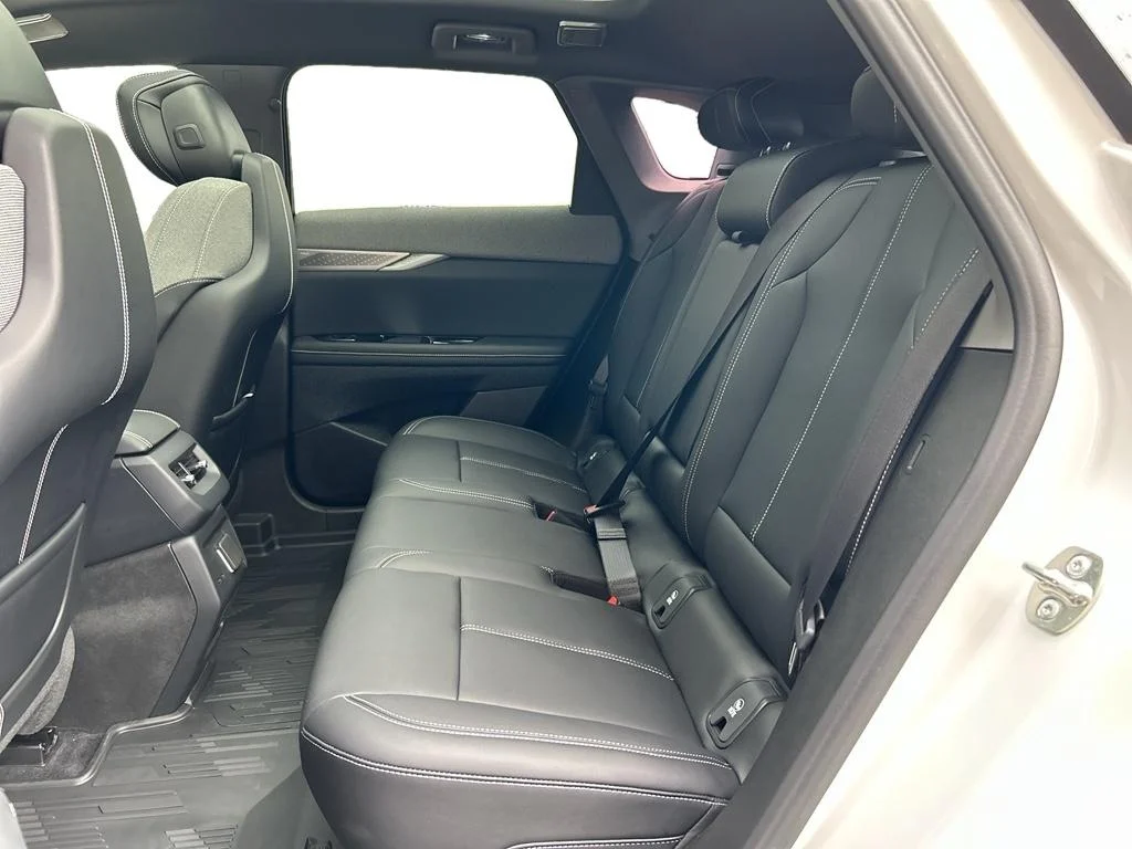 2025 Cadillac OPTIQ Sport 1 - Photo 8