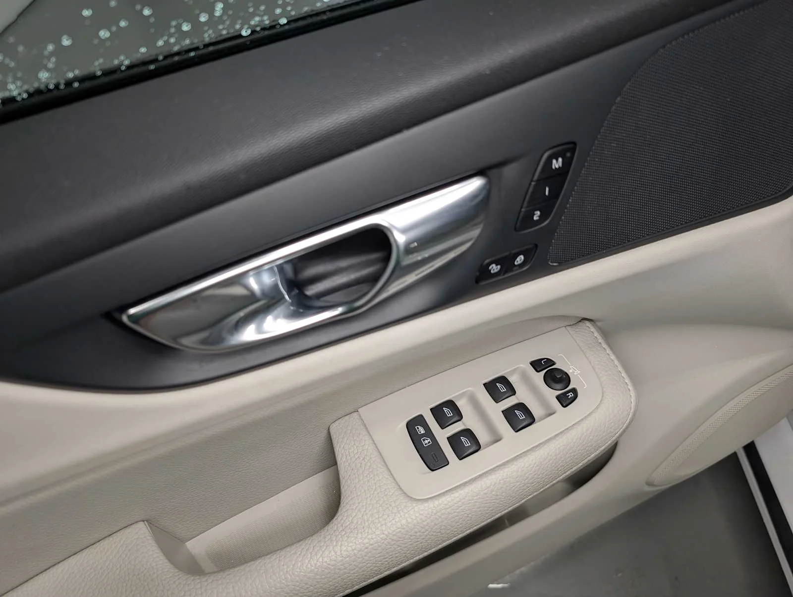Used 2020  Volvo Momentum image 39
