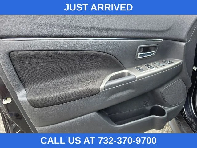 Used 2020 Labrador Black Metallic Mitsubishi 2.0 SE image 19