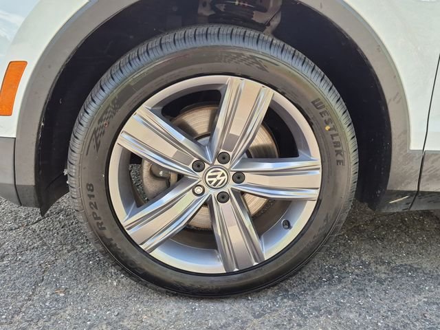 Used 2019 White Volkswagen 2.0T SEL Premium image 9
