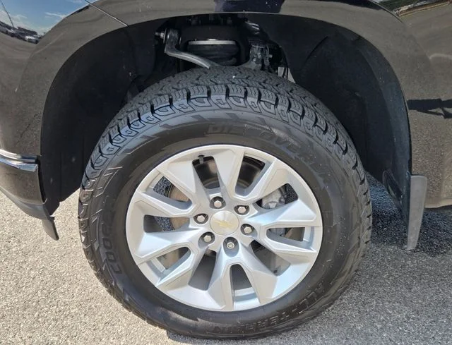 Used 2020 Black Chevrolet Custom image 18