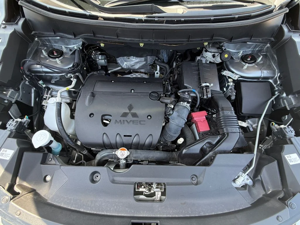 Used 2025  Mitsubishi 2.0 ES image 20