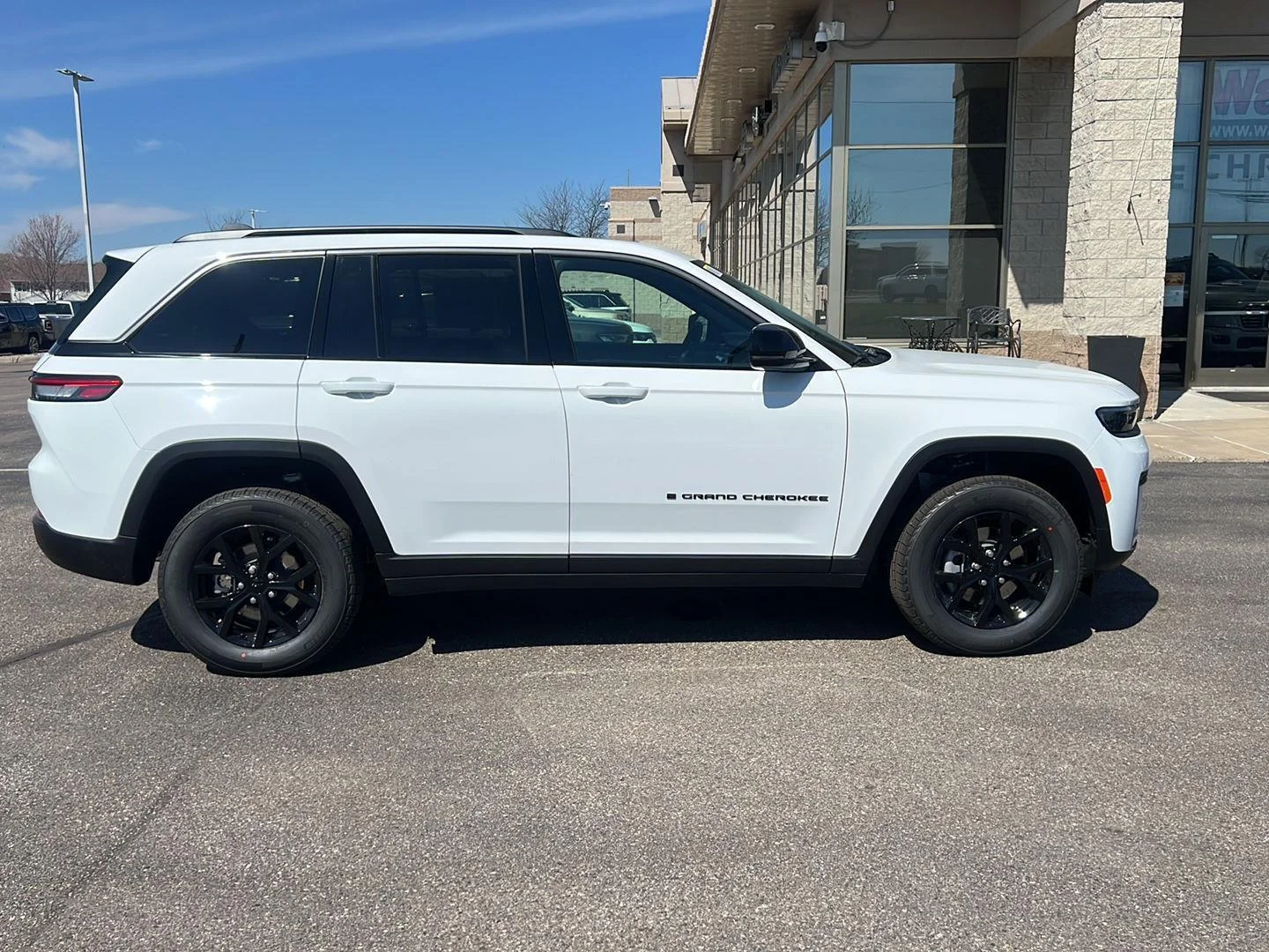 New 2026 Bright White Clearcoat Jeep Laredo Altitude image 8