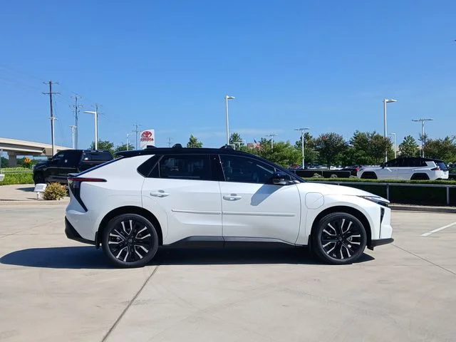 New 2026 Wind Chill Pearl with Midnight Black Metallic roof Toyota Limited image 4