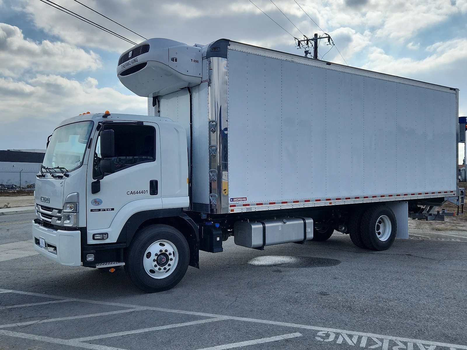 Used 2024 White Isuzu  image 7