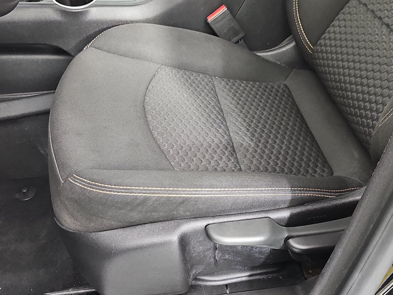 Used 2020 Black GMC SLE image 28