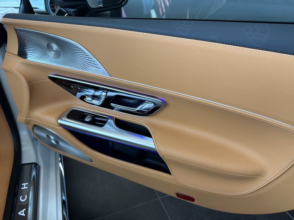 New 2027 MANUFAKTUR moonlight white magno (White Ambiance) Mercedes-Benz Maybach SL 680 Monogram Series image 65