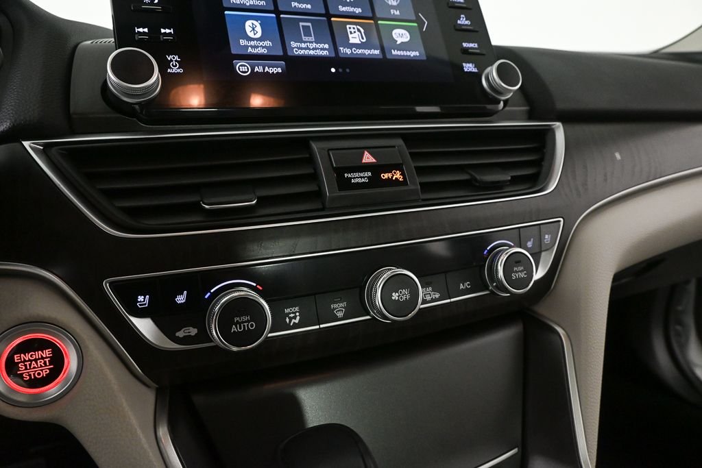 Used 2018  Honda Touring image 14
