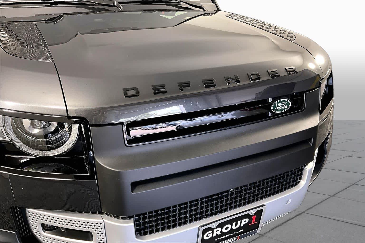 Used 2022 Eiger Grey Metallic Land Rover S image 28