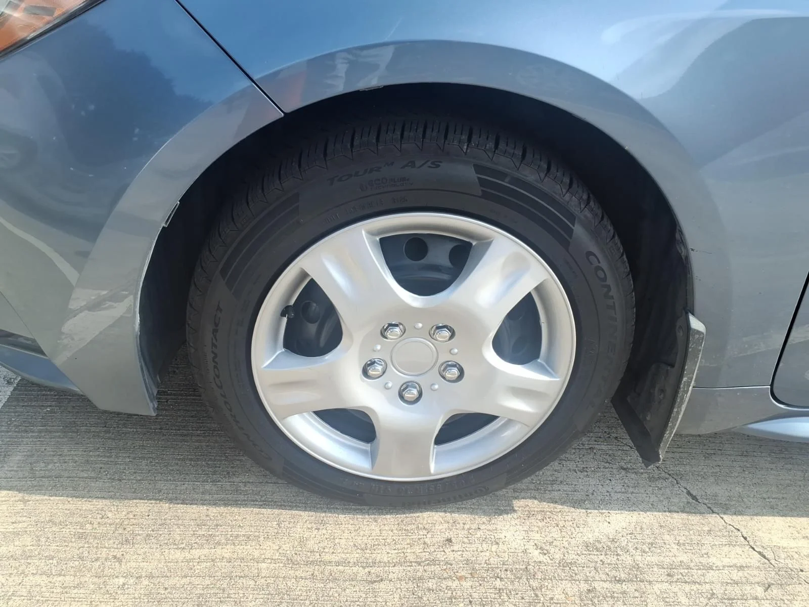 Used 2022 Silver Toyota LE image 10