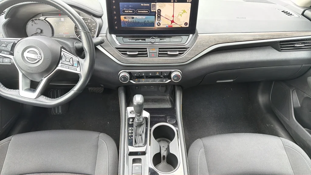 Used 2023 Pearl White Tricoat Nissan 2.5 SV image 8