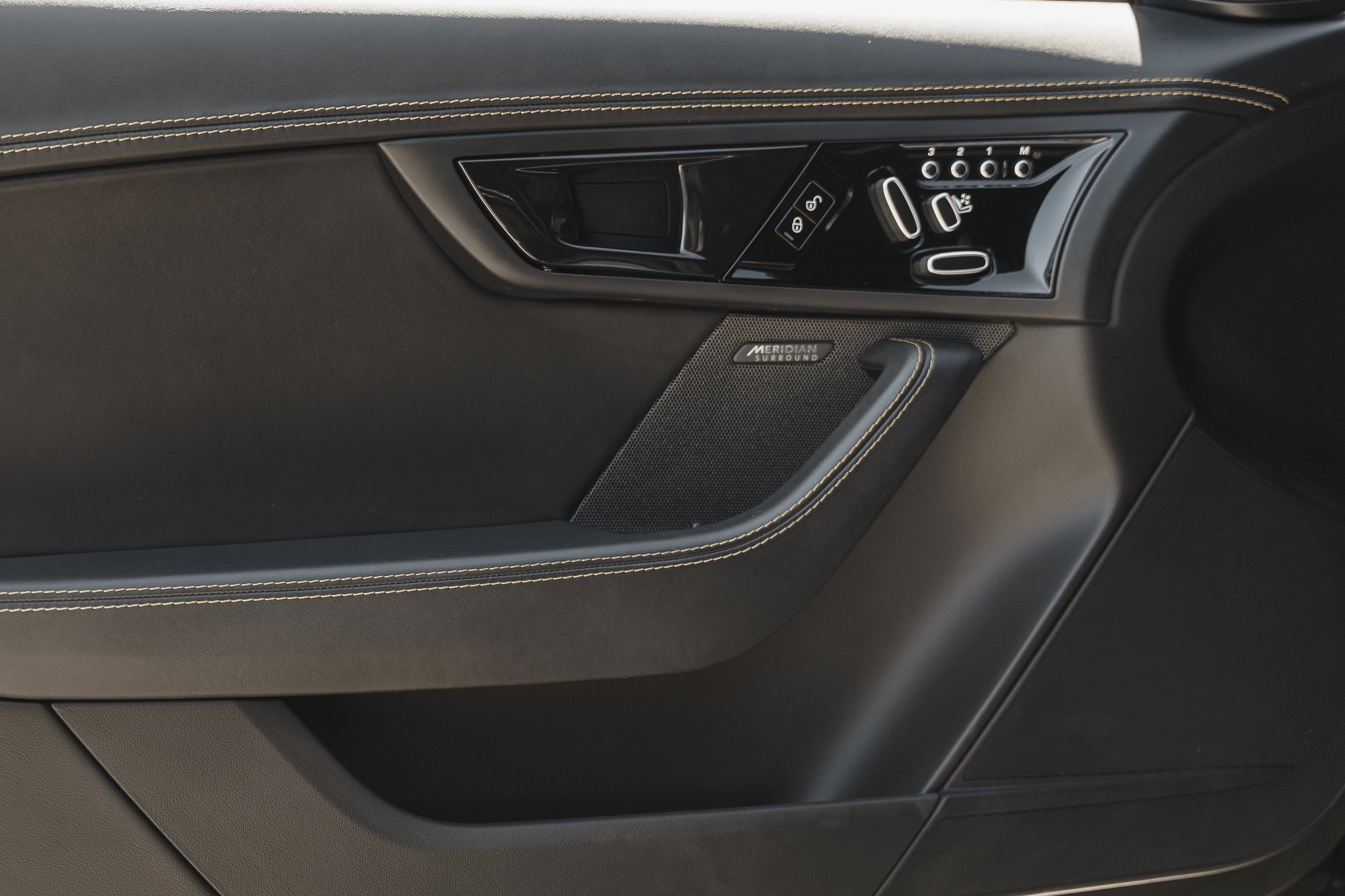 2018 Jaguar F-TYPE 400 SPORT - Photo 21