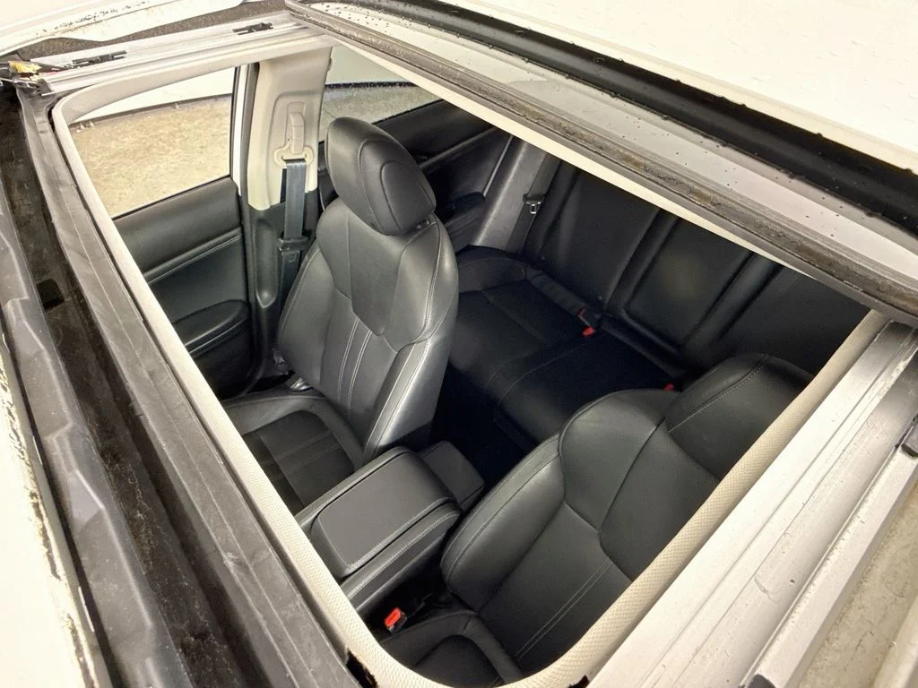 Used 2019 White Orchid Pearl Honda Touring image 4