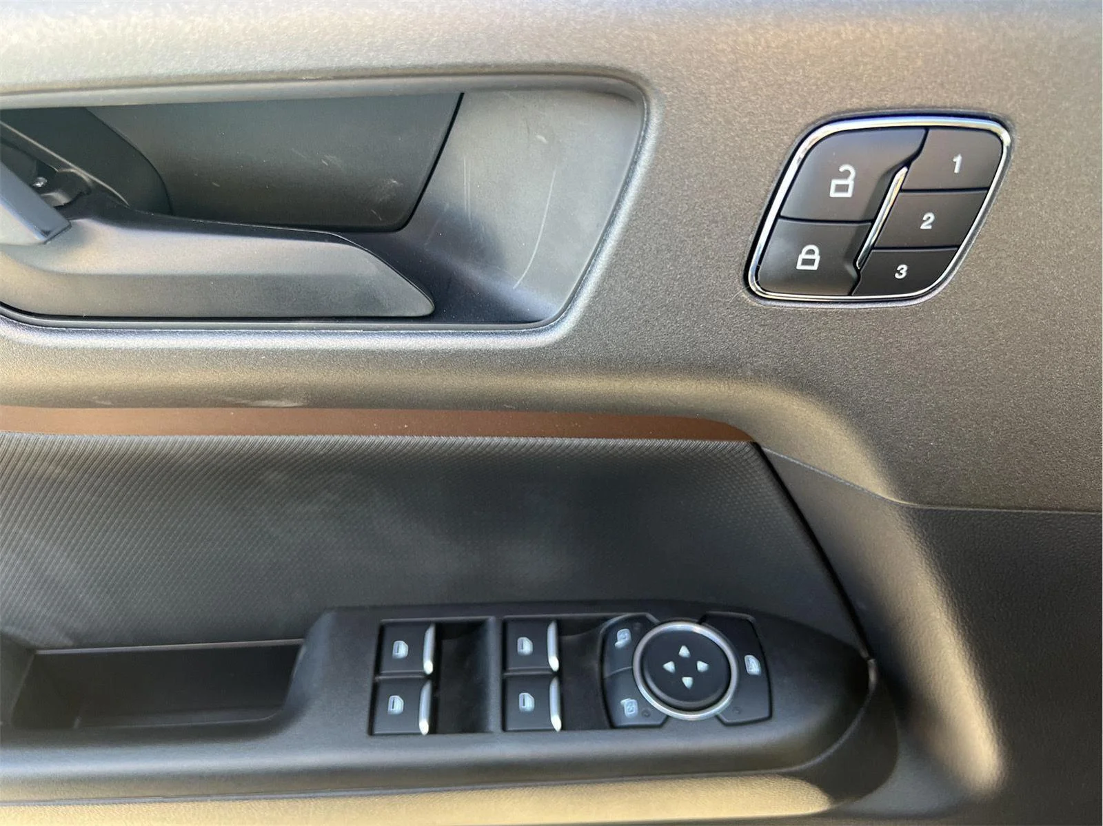 Used 2025 CARBONIZED GRAY METALLIC Ford Outer Banks image 9