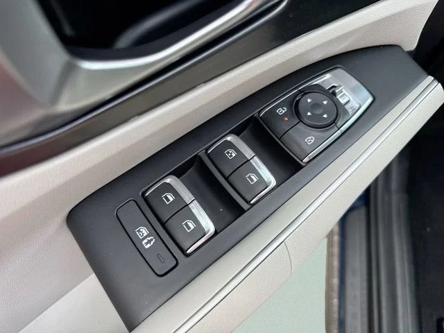 Used 2025 Black Kia S image 15