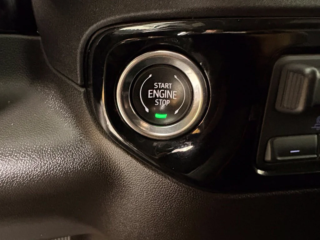 Used 2025 White Chevrolet LT image 34