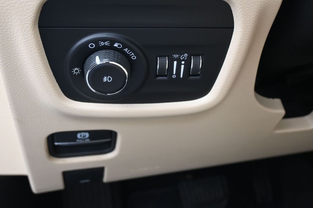 Used 2021 White Jeep Limited image 20