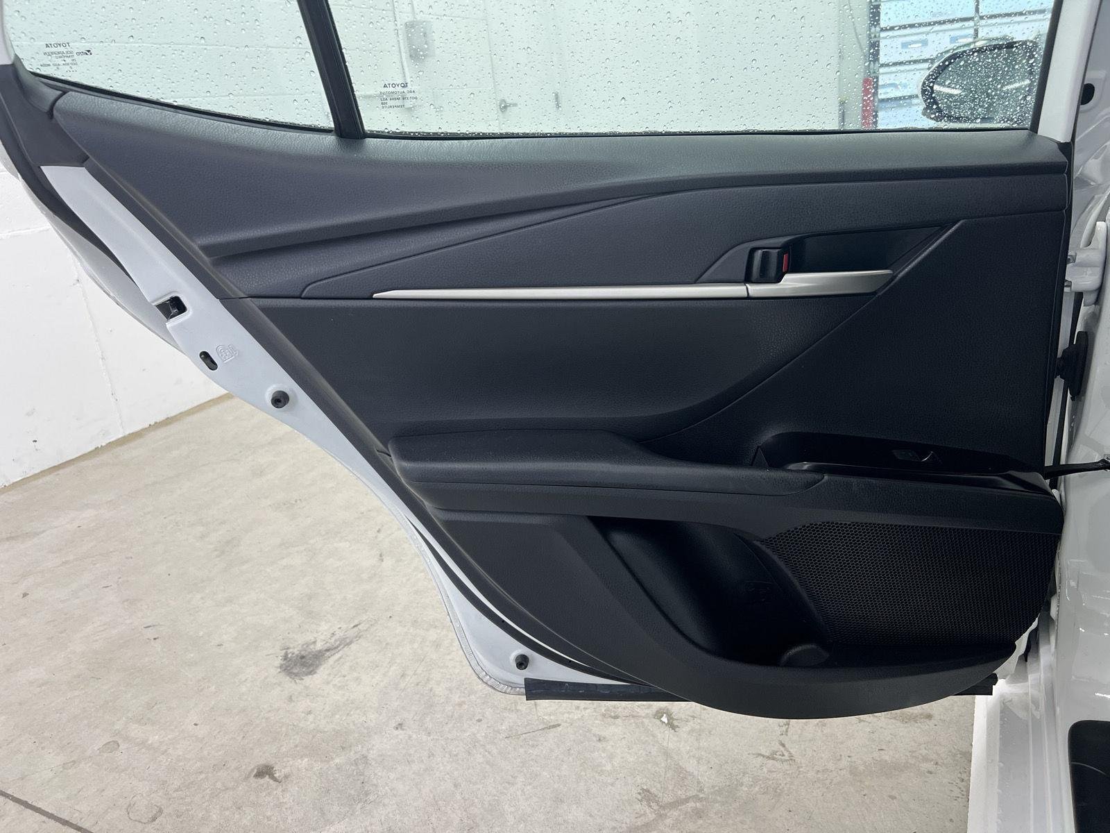 2025 Toyota Camry SE - Photo 22