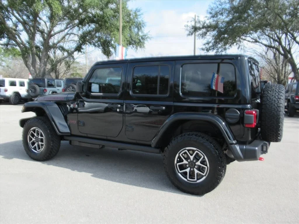 New 2026 Black Clear-Coat Exterior Paint Jeep Rubicon image 4