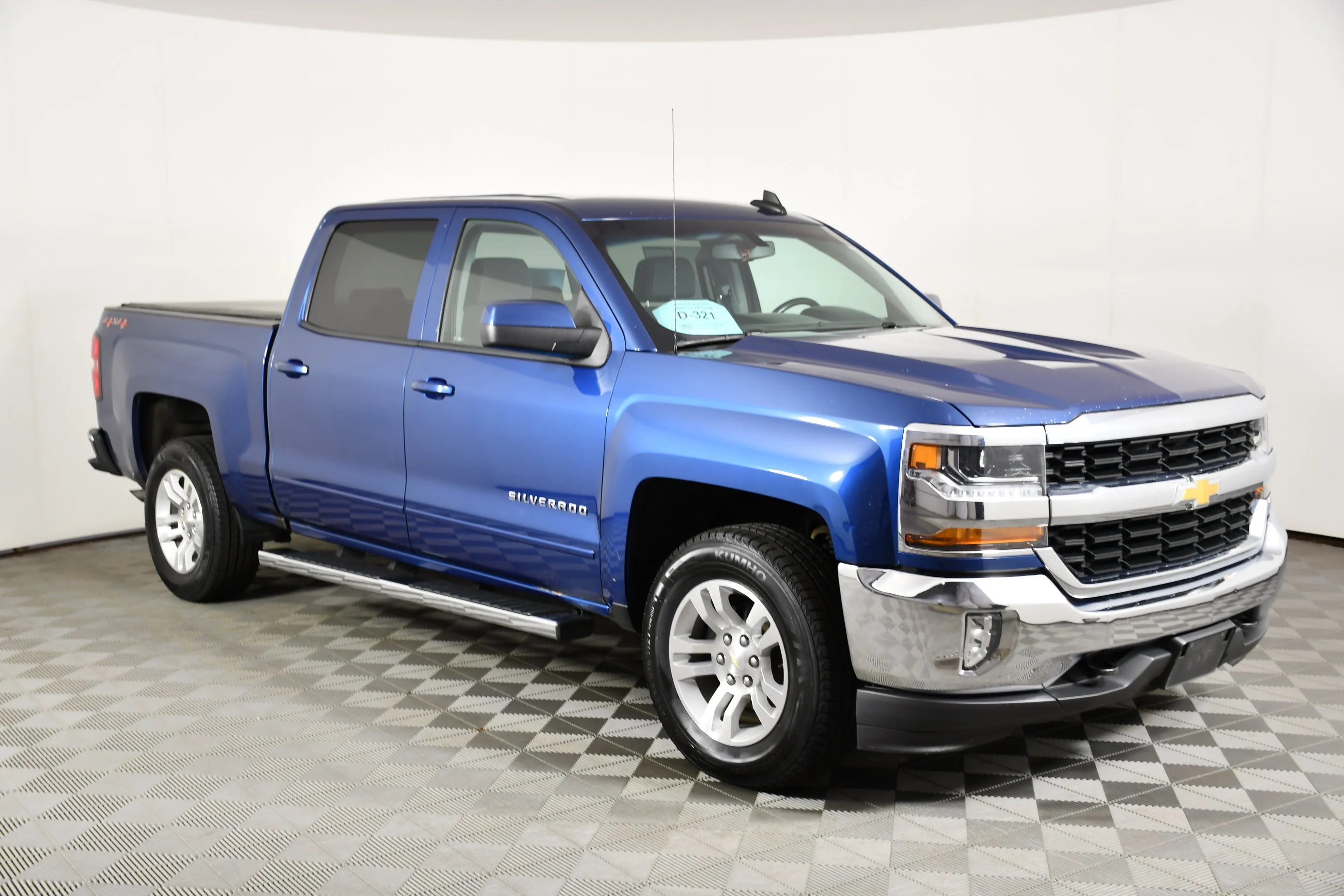 Used 2018 Deep Ocean Blue Metallic Chevrolet LT image 4