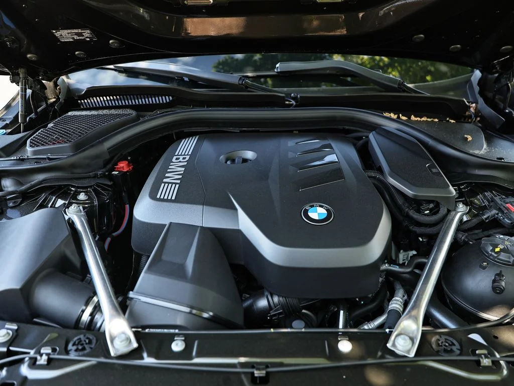 New 2027 Dark Graphite Metallic BMW 530i image 31