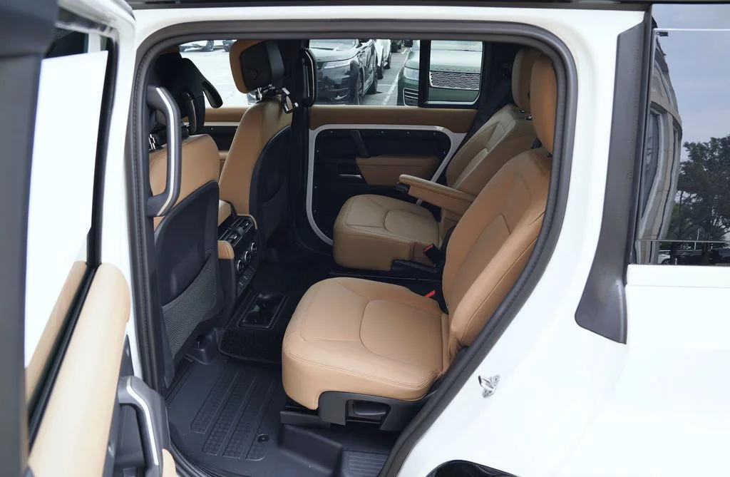 New 2026 Fuji White Land Rover X-Dynamic SE image 35
