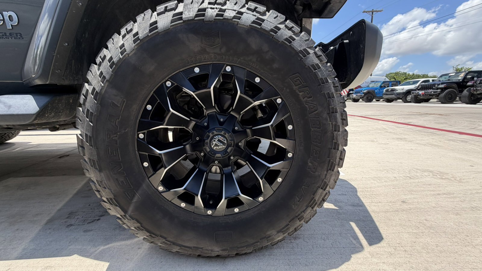 Used 2018 Sting-Gray Clearcoat Jeep Sahara image 20