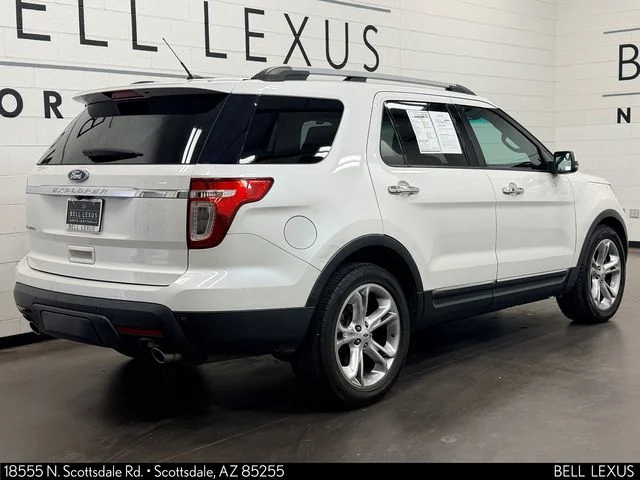 Used 2012 White Ford Limited image 4