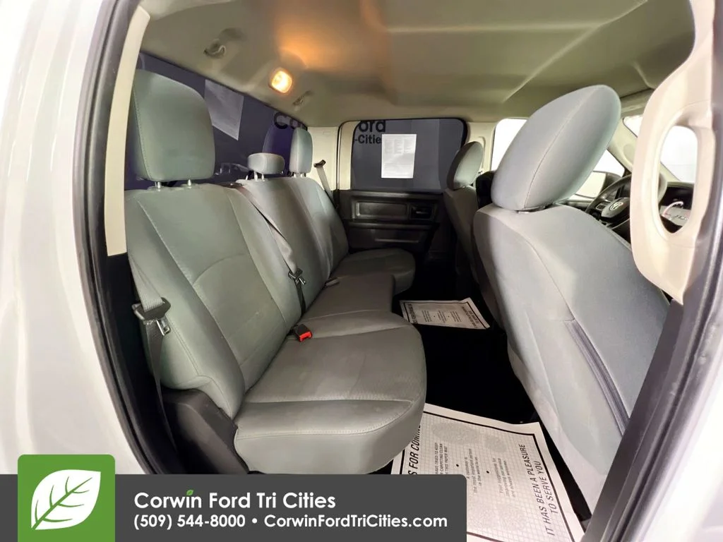 Used 2018 Bright Silver Clearcoat Metallic Ram Express image 15