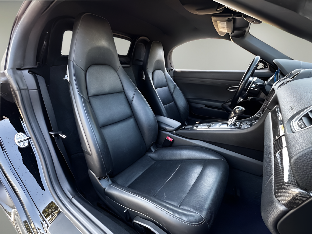 Used 2017  Porsche Base image 20