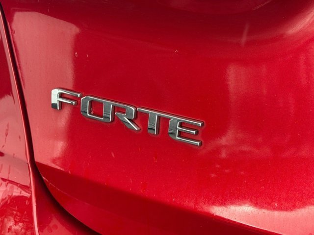 Used 2018 Red Kia S image 10