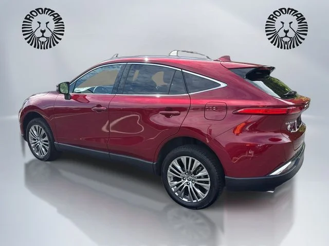 Used 2023 Pearl Toyota XLE image 9