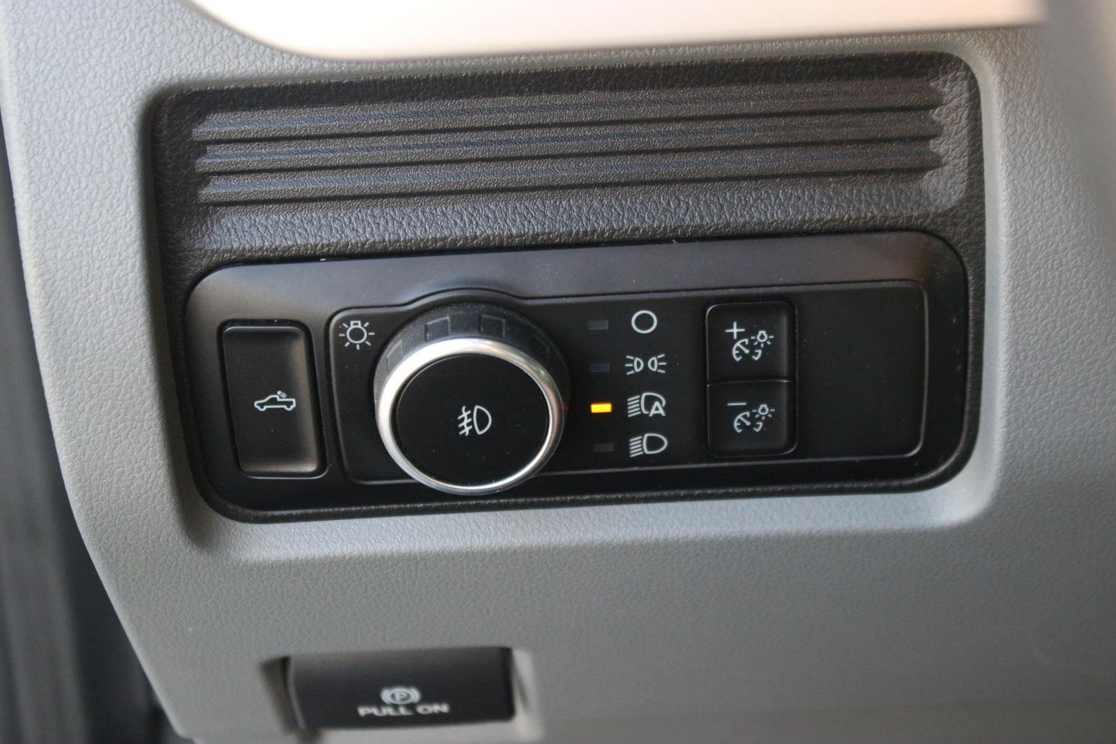Used 2023 Oxford White Ford XL image 35