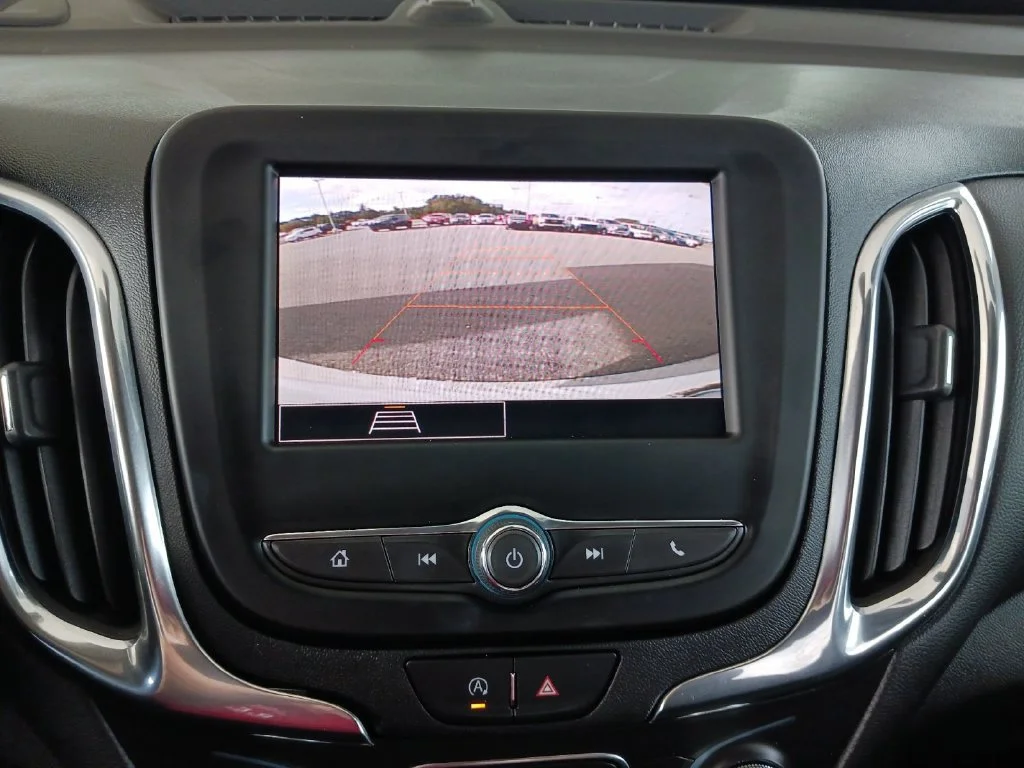 Used 2023 SUMMIT WHITE Chevrolet LT image 21