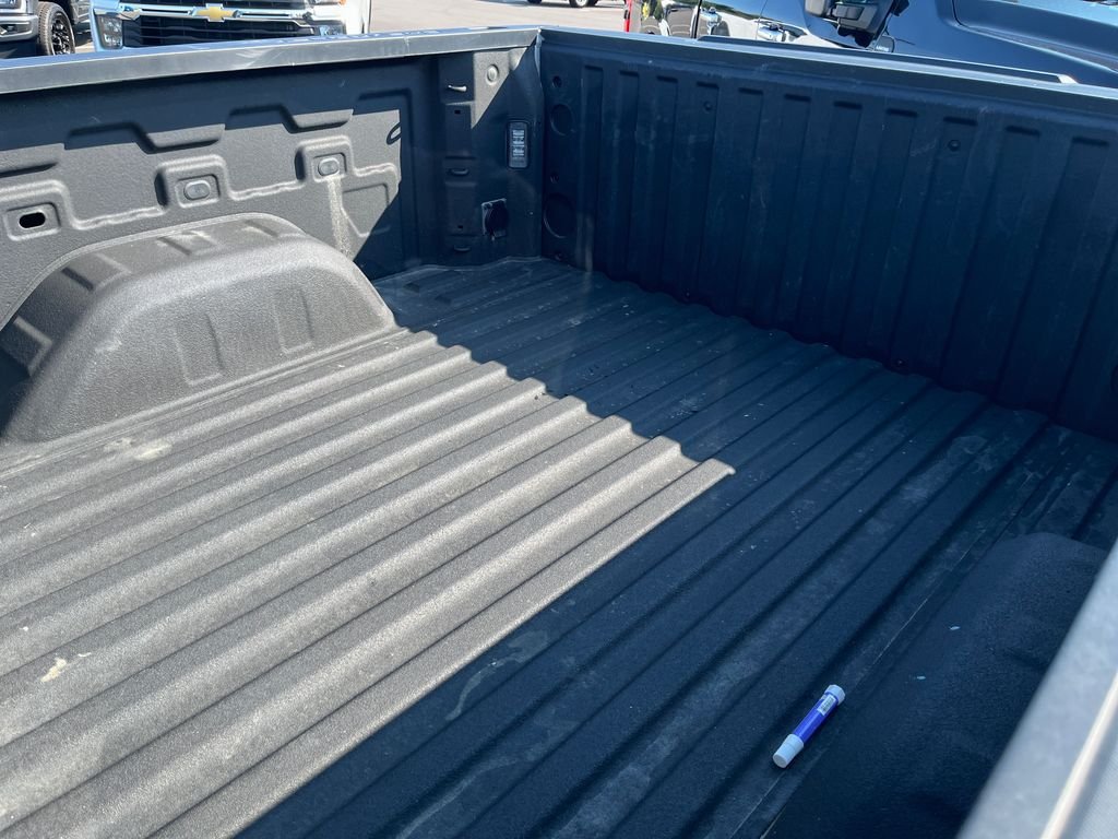 Used 2025 White Chevrolet Custom image 10