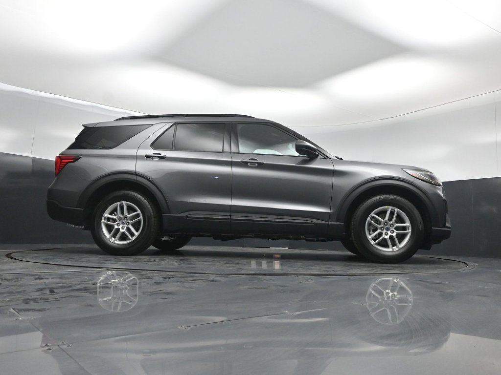 New 2027 Carbonized Gray Metallic Ford Active image 45