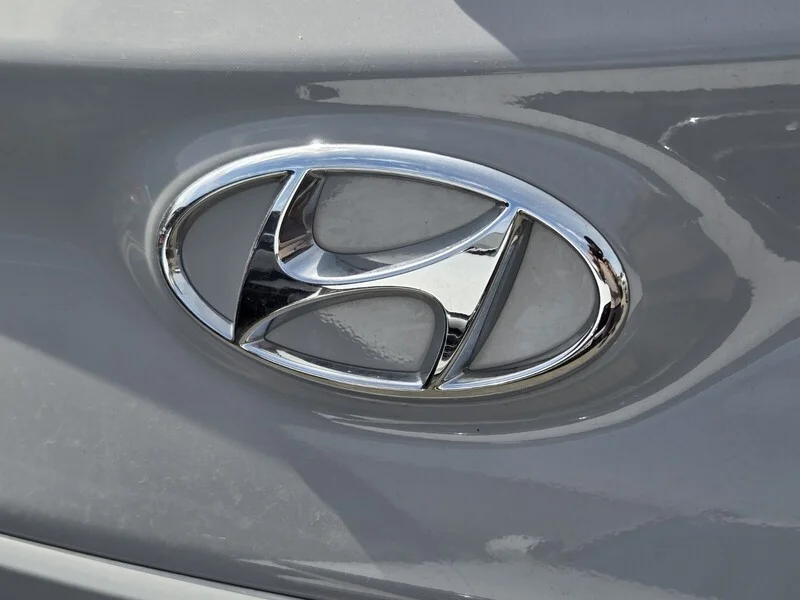 Used 2023 Silver HYUNDAI SE Auto AWD image 9