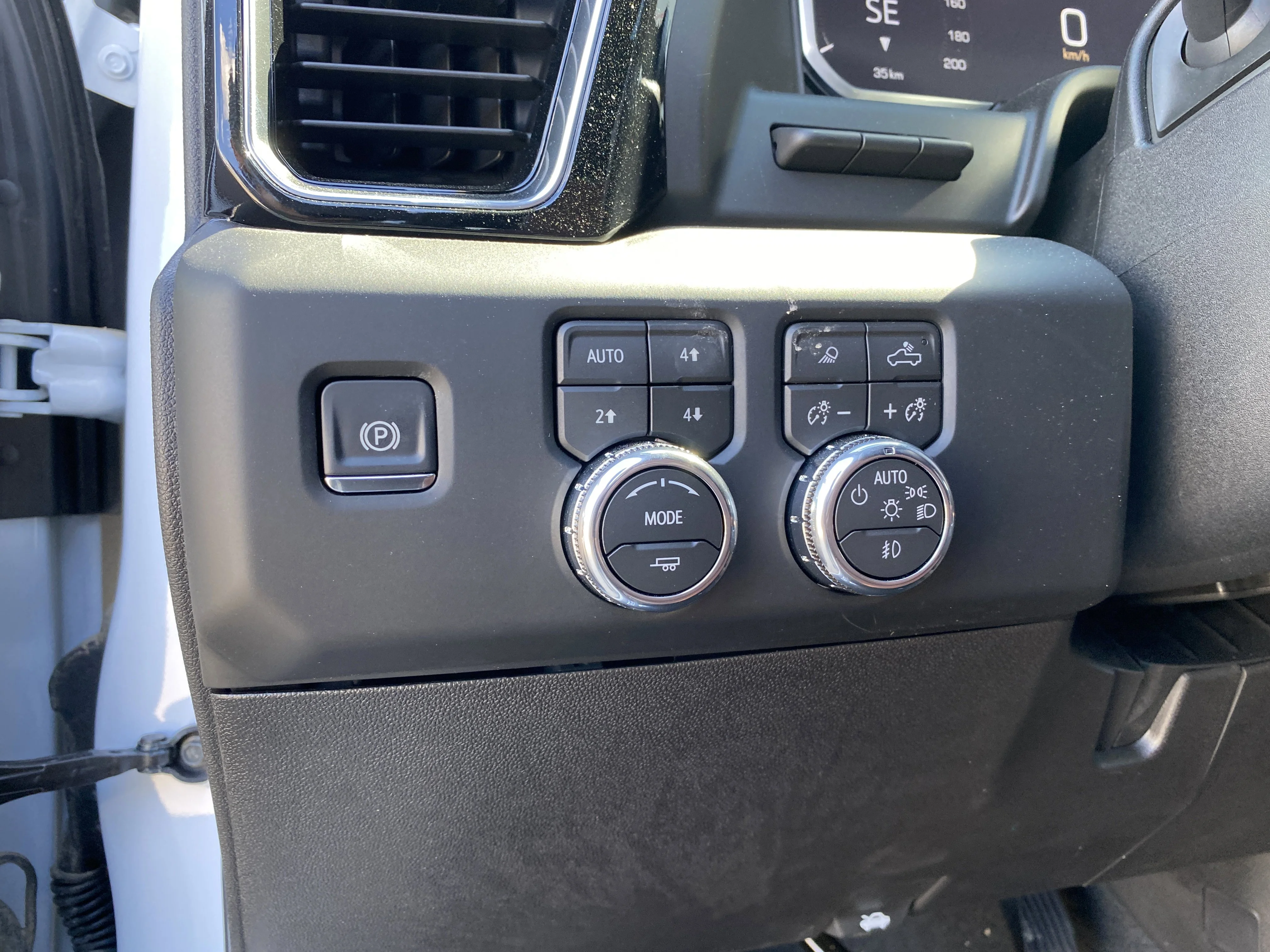 New 2026 GLACIER WHITE TRICOAT GMC Denali Ultimate image 28