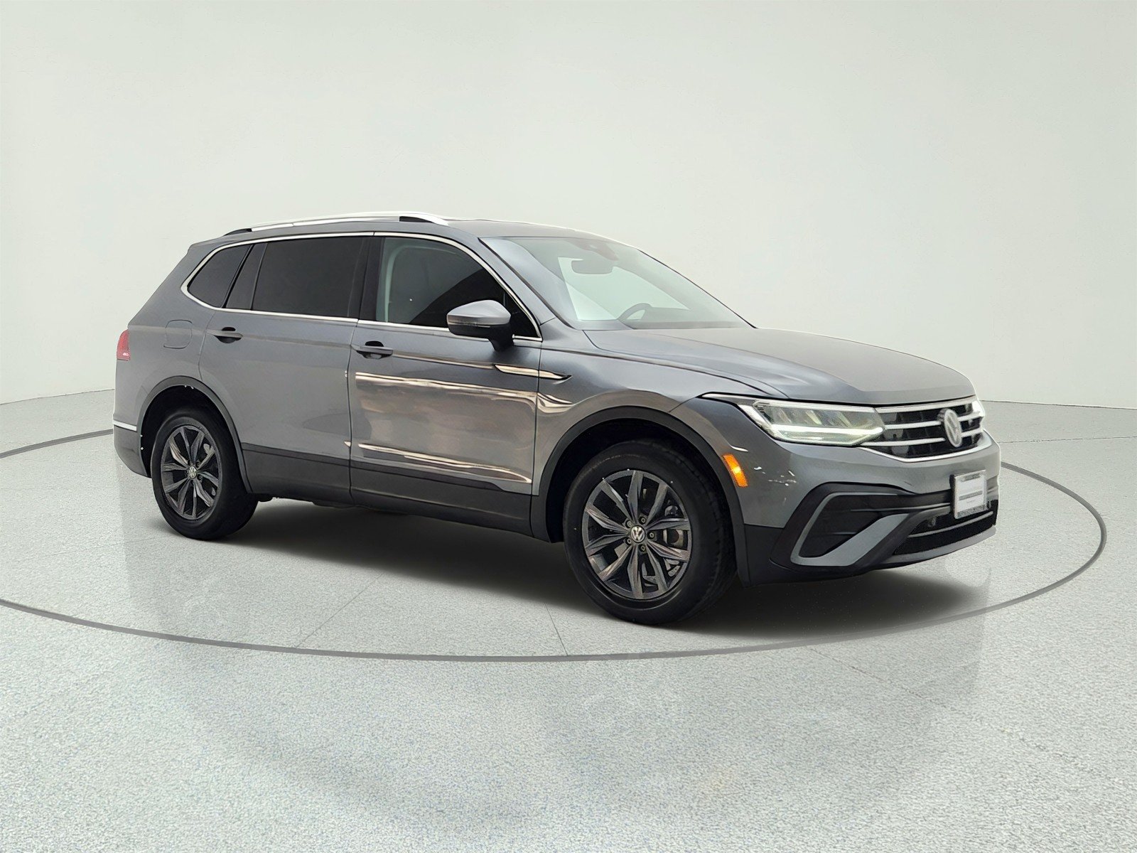 Used 2022 Platinum Gray Metallic Volkswagen 2.0T SE FWD image 3