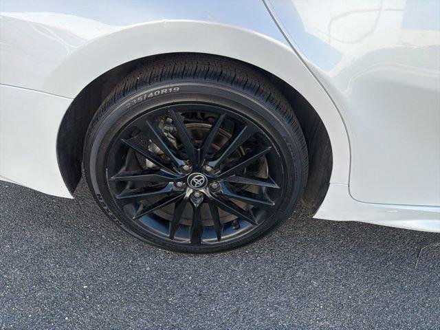 Certified Used 2021 MID BLK/WIND CHILL Toyota  image 12