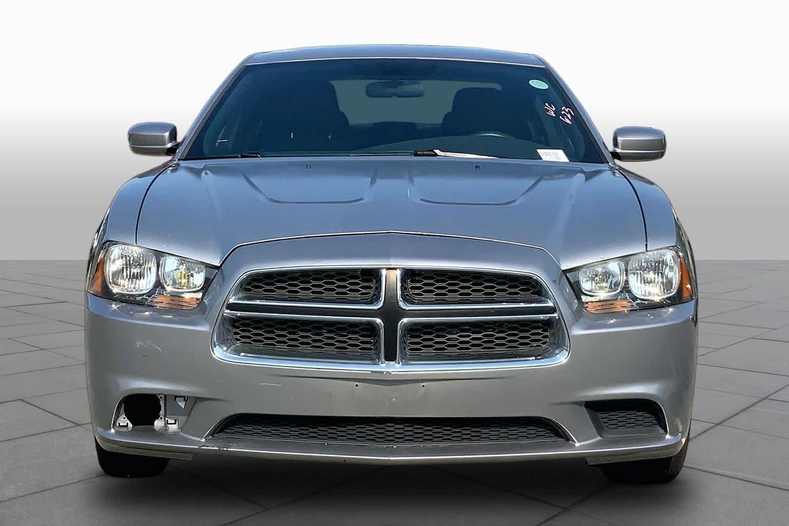 Used 2014 Billet Silver Metallic Clearcoat Dodge SE image 4
