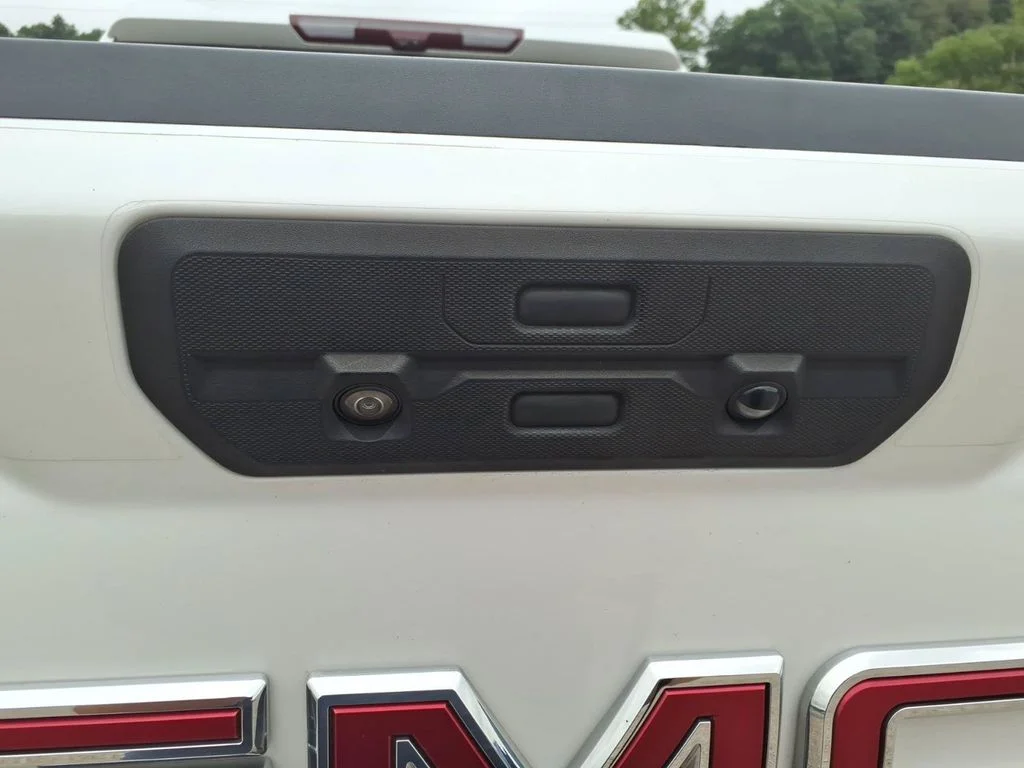 Used 2020 White GMC Denali image 24
