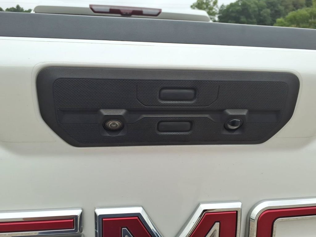 Used 2020 White GMC Denali image 24