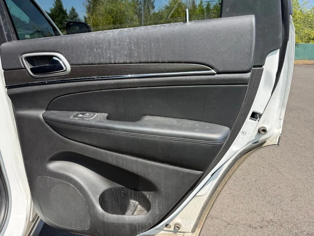 Used 2018 Bright White Clearcoat Jeep Limited image 24
