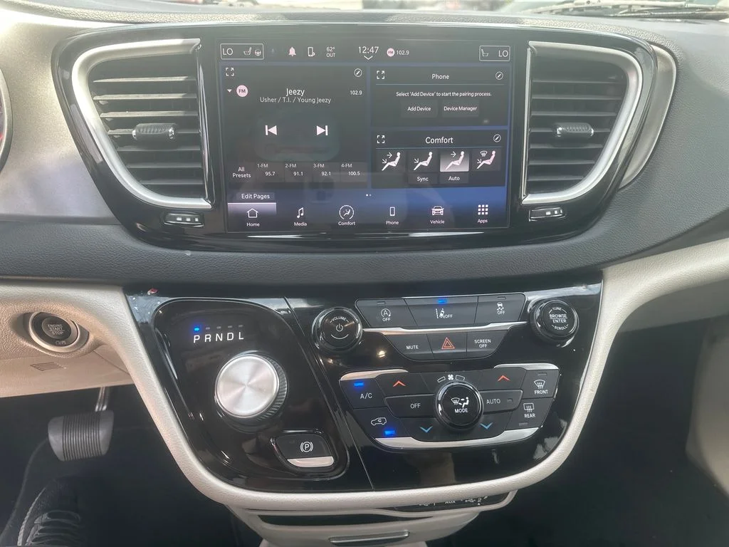 Used 2022 White Chrysler Touring L image 13