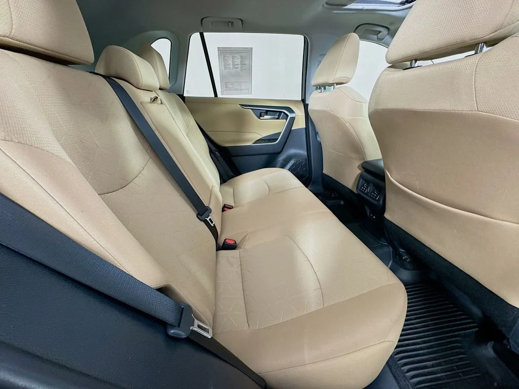 Used 2025  Toyota XLE image 33