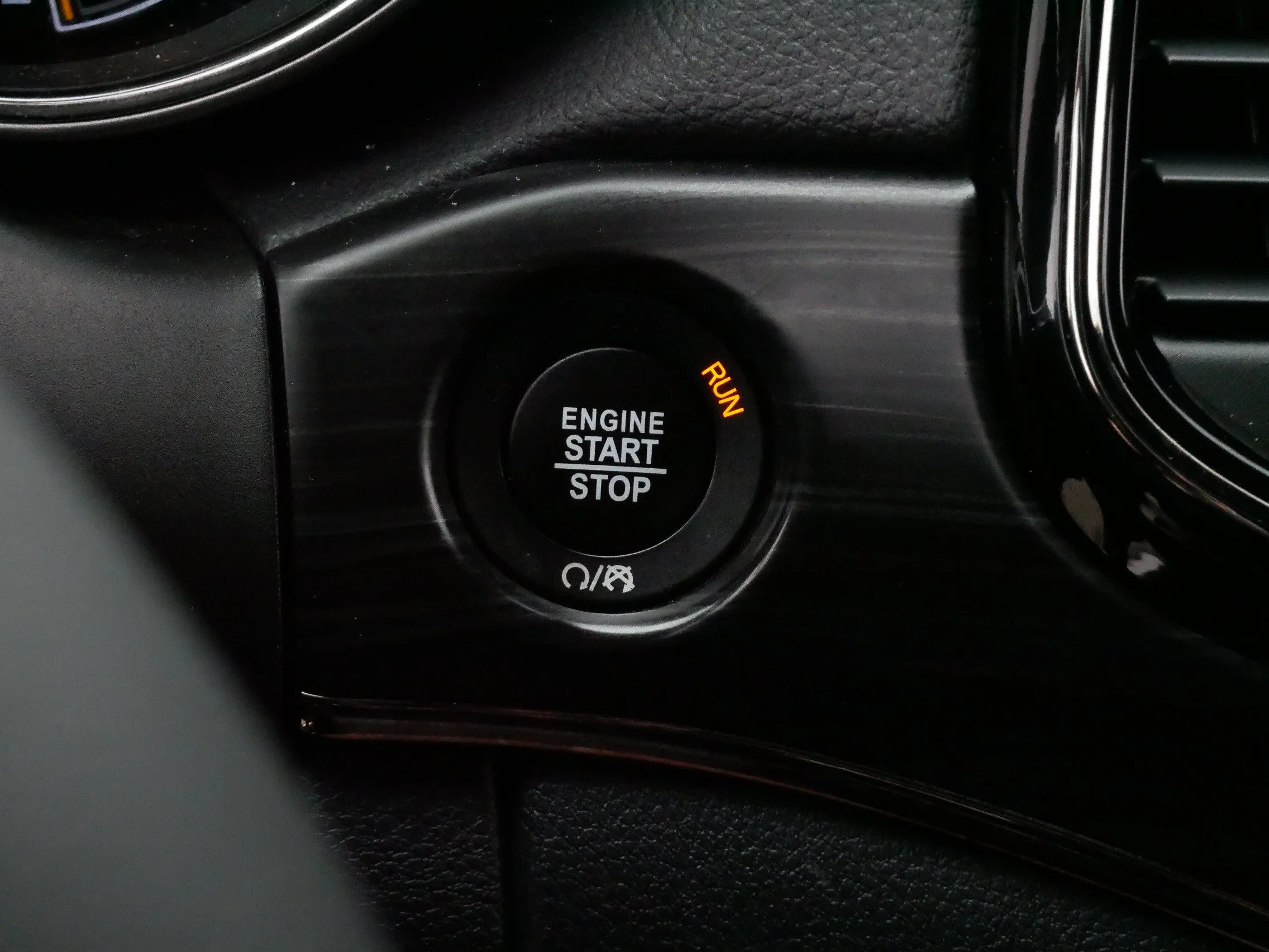 Used 2020 Diamond Black Crystal Pearlcoat Jeep Limited X image 29