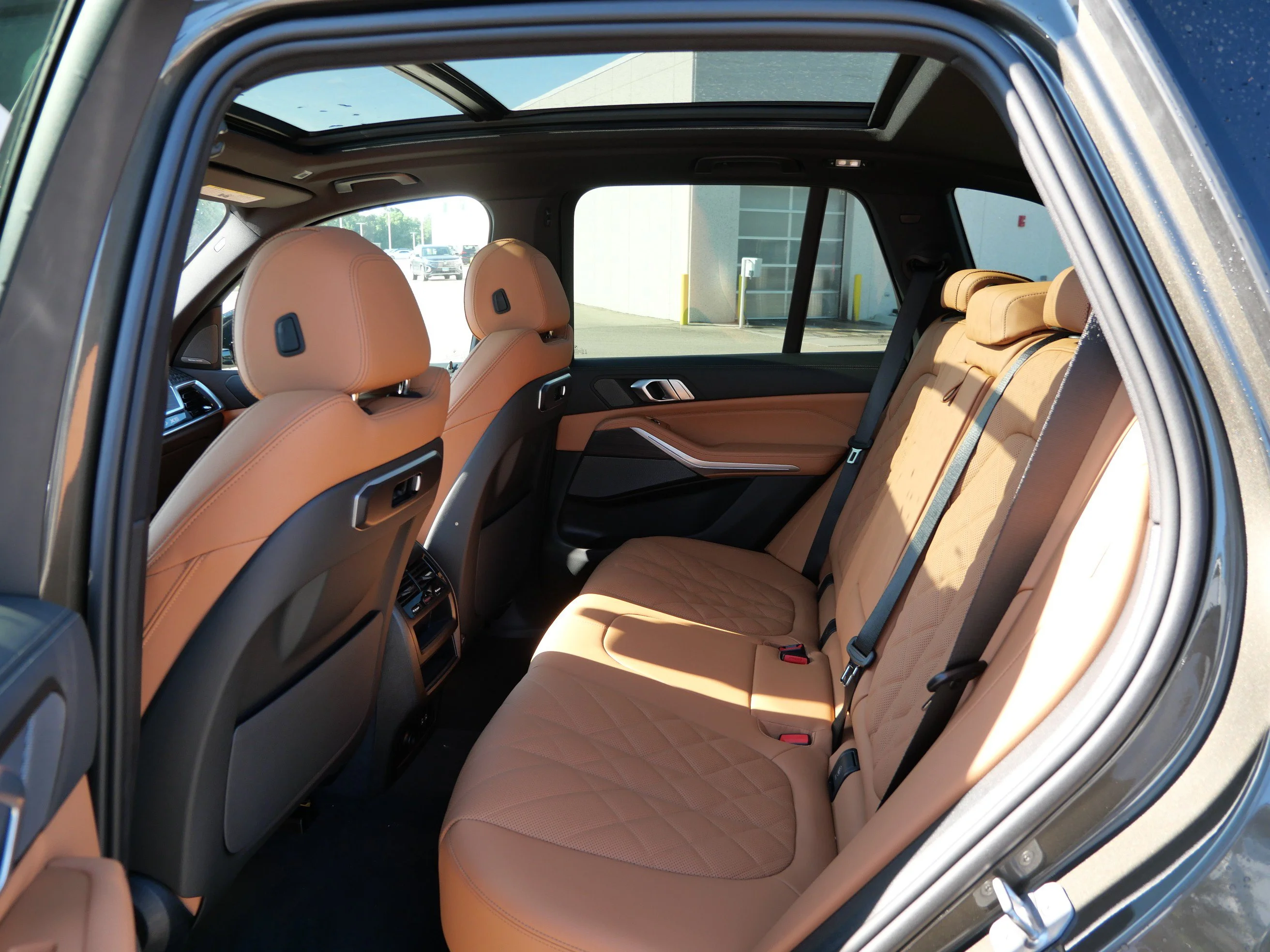 New 2026 Manhattan Green Metallic BMW xDrive50e image 6