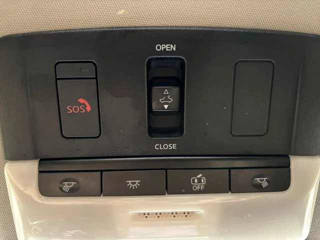 Used 2020 White Nissan 2.5 SL image 22